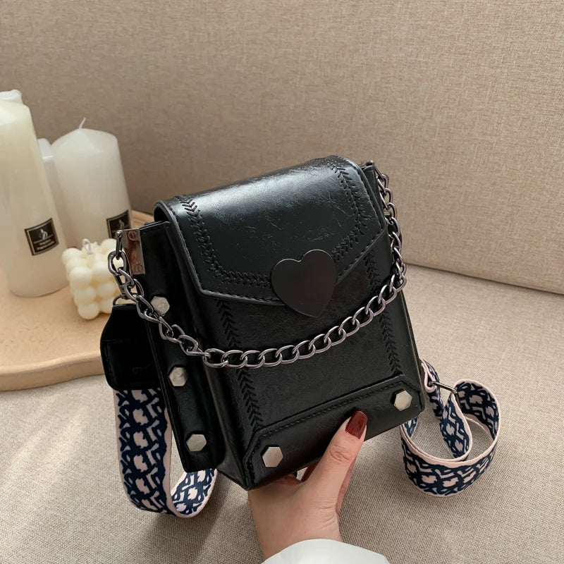 Bag Women's 2021 New Korean Style Retro Heart-Shaped Lock Mobile Phone Women's Bag Studded Shoulder Bag Women's Messenger Bag