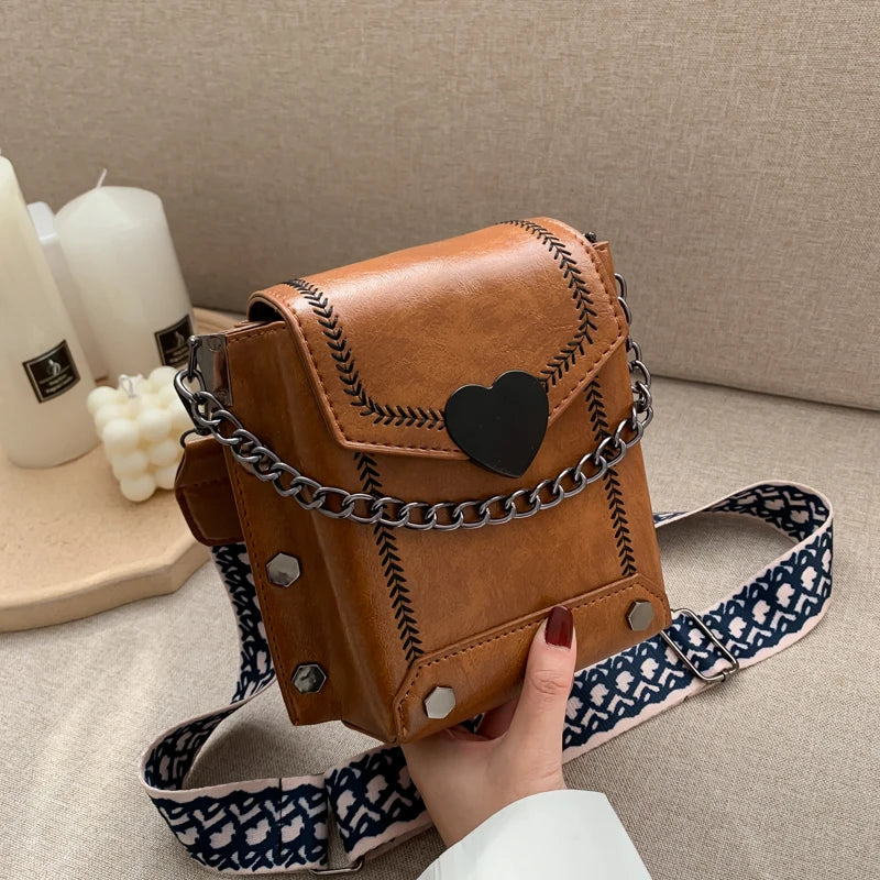 Bag Women's 2021 New Korean Style Retro Heart-Shaped Lock Mobile Phone Women's Bag Studded Shoulder Bag Women's Messenger Bag