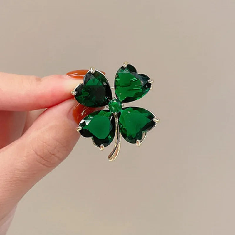 Lucky Four-leaf Clover Brooch French Retro Emerald Corsage Fixed Clothes Anti-emptied Pin Buckle for Women Wedding Dress Jewelry