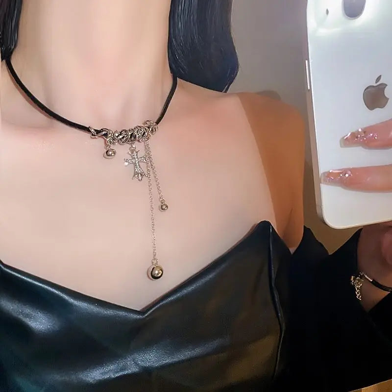 The retro punk style cross shape and personalized necklace provide a strong and fashionable atmosphere for cool and spicy girls