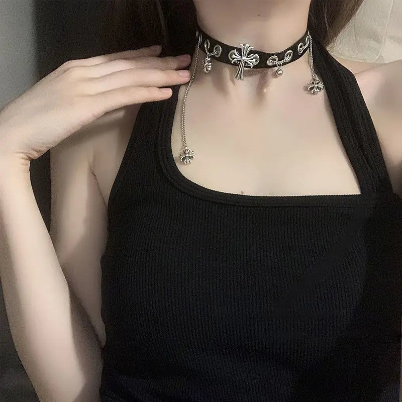 The retro punk style cross shape and personalized necklace provide a strong and fashionable atmosphere for cool and spicy girls