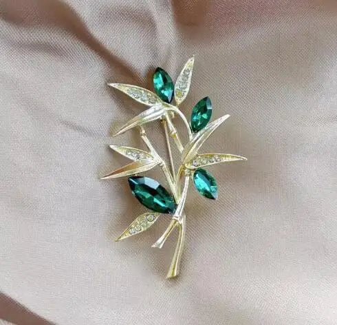 Lucky Four-leaf Clover Brooch French Retro Emerald Corsage Fixed Clothes Anti-emptied Pin Buckle for Women Wedding Dress Jewelry