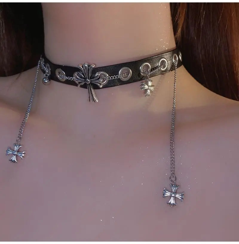 The retro punk style cross shape and personalized necklace provide a strong and fashionable atmosphere for cool and spicy girls